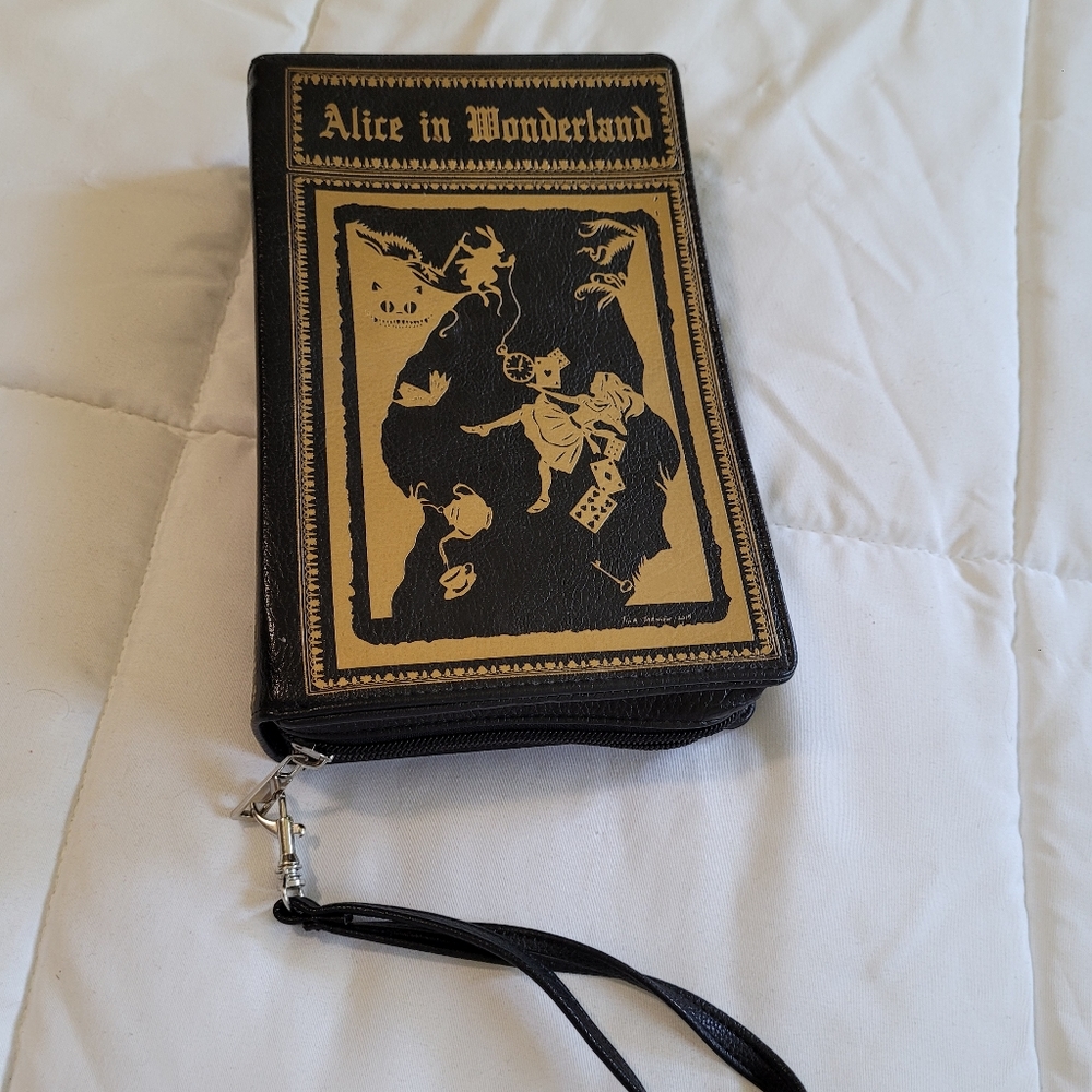 Alice in wonderland hand bag